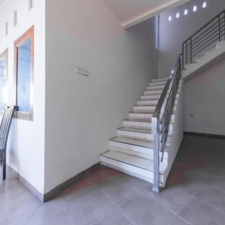 Reddoorz Near Pasar Pagi 2 By Cassana Hotel Сиребон Екстериор снимка