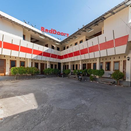 Reddoorz Near Pasar Pagi 2 By Cassana Hotel Сиребон Екстериор снимка