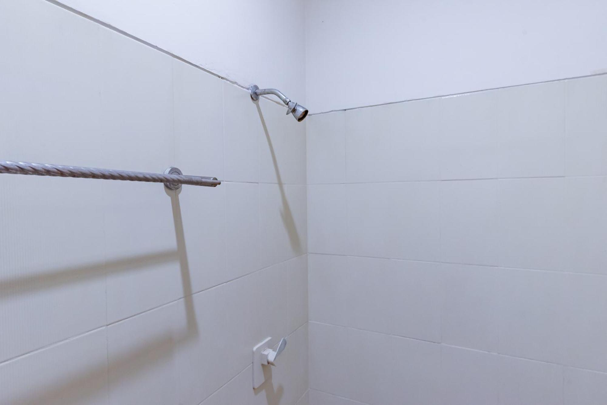 Reddoorz Near Pasar Pagi 2 By Cassana Hotel Сиребон Екстериор снимка