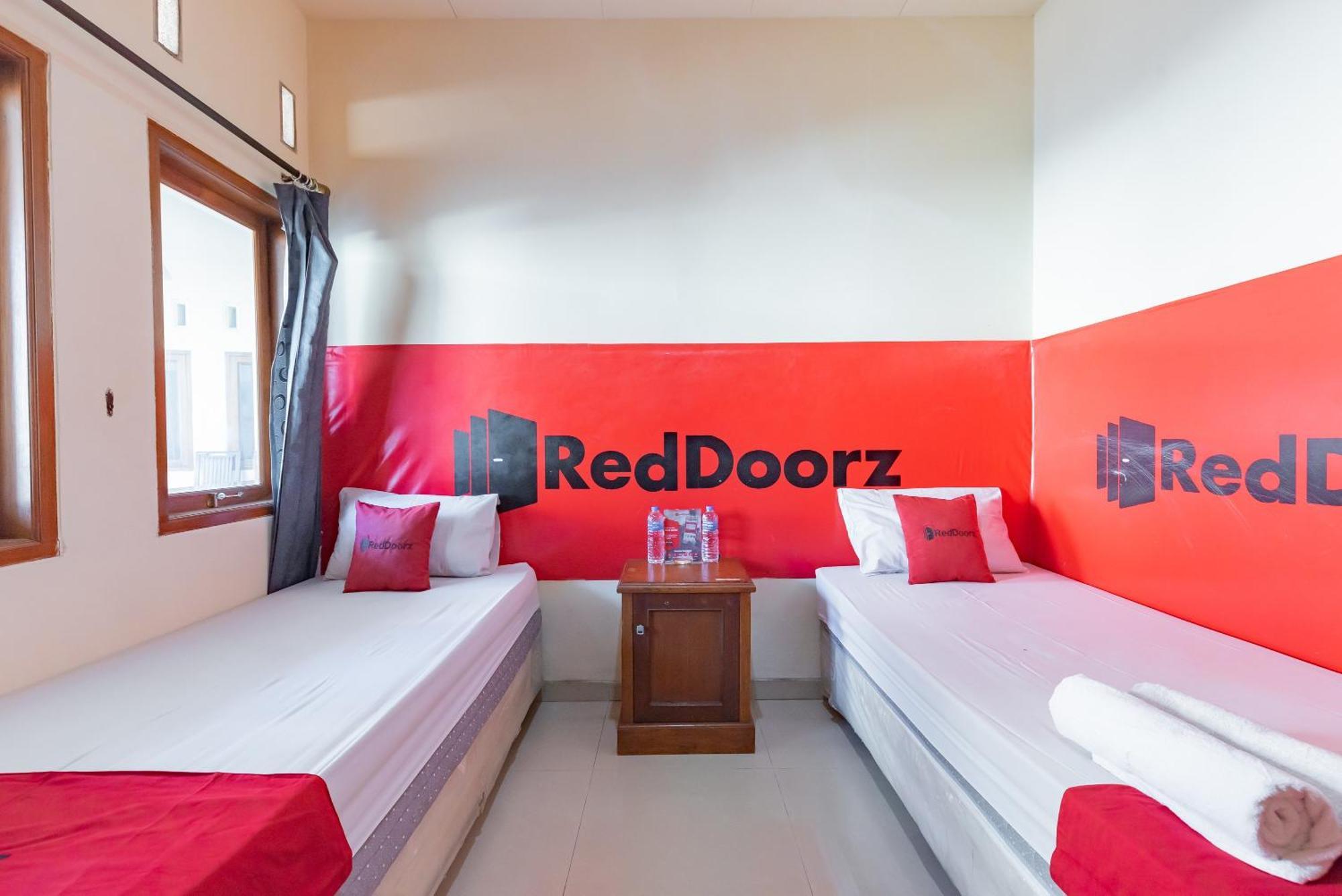 Reddoorz Near Pasar Pagi 2 By Cassana Hotel Сиребон Екстериор снимка