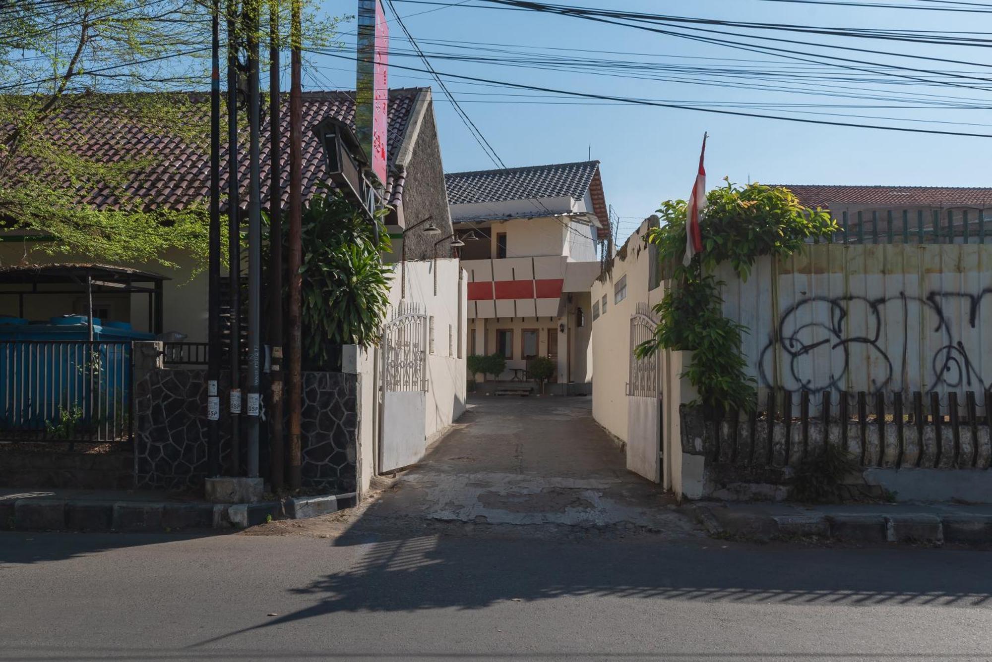 Reddoorz Near Pasar Pagi 2 By Cassana Hotel Сиребон Екстериор снимка